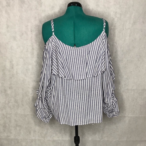 ♥️🇱🇷Ashley Stewart cold shoulder ruffled 🇱🇷♥️ - Picture 3 of 4